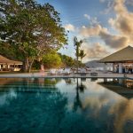 La piscine principale du Six Senses Zil Pasyon aux Seychelles
