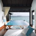 Anantara Kihavah Maldives Villas - La salle de bains et piscine d'une Over Water Pool Villa