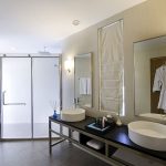 Kuramathi Island Resort, Maldives - La salle de bains d'une Water Villa avec Jacuzzi