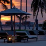 Coucher de soleil sur la piscine du Park Hyatt Maldives Hadahaa
