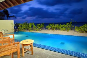 Atmosphere Kanifushi Maldives - La piscine d'une Sunset Pool Villa
