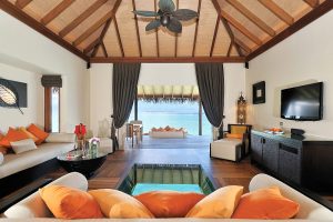 AYADA Maldives - Le salon d'une Sunset Ocean Suite