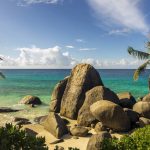 Carana Beach Seychelles - Des blocs de granit sur la plage