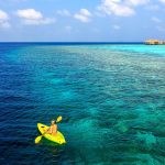 Dusit Thani Maldives - scéance de kayak le long du récif