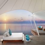 W Maldives - La terrasse de relaxation d'un pavillon de soins Spa AWAY