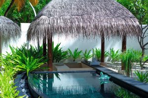 Constance Halaveli Maldives - La piscine d'une Beach Villa