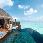 Constance Halaveli Maldives - La piscine et la terrasse d'une Water Villa