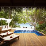 Baros Maldives - La terrasse et la plage d'une Baros Pool Villa