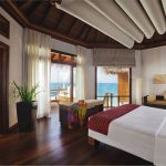 Baros Maldives - La chambre et la terrasse d'une Water Villa