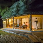 Denis Island Private Seychelles - Un cottage en soirée