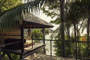 Four Seasons Resort Seychelles - Le pavillon avec méridienne d'une Ocean View Villa