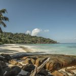 Four Seasons Resort Seychelles - La plage et des blocs de granite