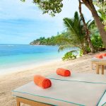 Kempinski Seychelles Resort - Chaises longues et océan