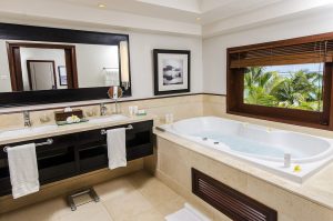 LUX Le Morne - La salle de bains d'une Honeymoon Junior Suite