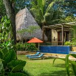 MAIA Luxury Resort & Spa - Les jardins, la piscine et la terrasse d'une MAIA Signature Villa