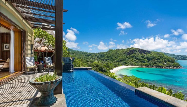 MAIA Luxury Resort & Spa - La piscine et la vue d'une Ocean Panoramic Villa