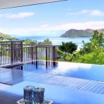 Raffles Seychelles - Le séjour et la terrasse d'une Panoramic View Villa à une chambre