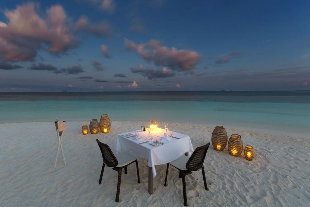 Kandolhu Maldives - un dîner privé sur la plage