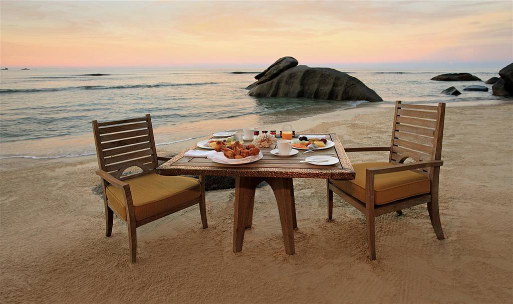 Maia Luxury Resort & Spa - Petit déjeuner sur la plage