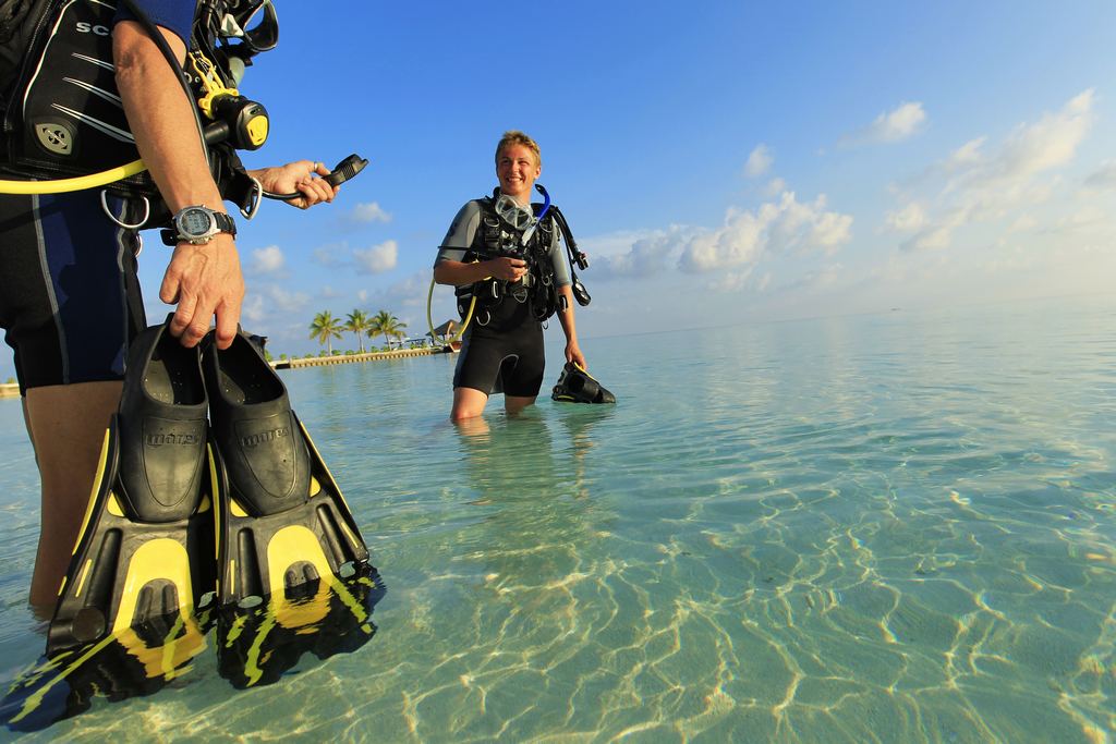 Quand partir aux Maldives - deux plongeurs