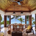 Le salon d'une Pool Villa à deux chambres au Six Senses Zil Pasyon aux Seychelles