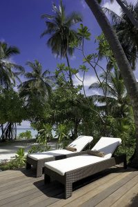 Kuramathi Island Resort, Maldives - La terrasse d'une Beach Villa avec Jacuzzi