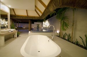 Kuramathi Island Resort, Maldives - La salle de bains d'une Honeymoon Pool Villa