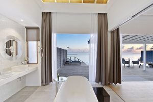 Kuramathi Island Resort, Maldives - La salle de bains d'une Thundi Water Pool Villa