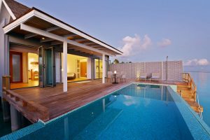 Kuramathi Island Resort, Maldives - Terrasse et piscine d'une Water Pool Villa