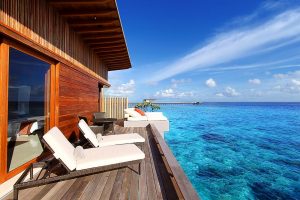 La terrasse d'une Park Water Villa du Park Hyatt Maldives Hadahaa