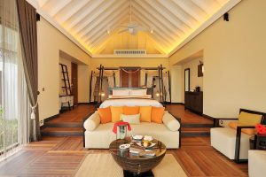 AYADA Maldives - La chambre d'une Sunset Beach Pool Suite