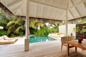 AYADA Maldives - La terrasse d'une Sunset Beach Pool Suite