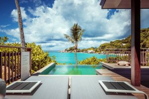 Carana Beach Seychelles - La terrasse et la vue d'un Ocean View Pool Chalet