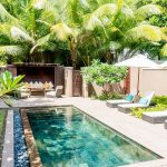 Constance Ephelia Seychelles - La piscine et les transats d'une Beach Villa