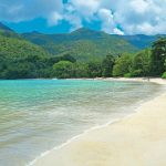 Constance Ephelia Seychelles - La plage nord et les montagnes