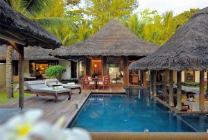 Constance Lemuria Seychelles - La terrasse et la piscine d'une Pool Villa