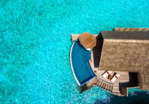 Milaidhoo Island Maldives - Une vue aérienne d'une Water Pool Villa