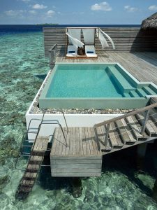 Dusit Thani Maldives - La piscine d'une Ocean Villa