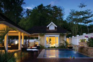 Banyan Tree Seychelles - La chambre secondaire et la piscine d'une Double Pool Villa à deux chambres