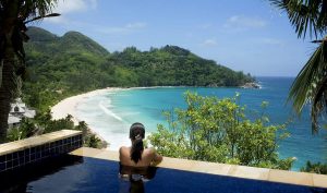 Banyan Tree Seychelles - La piscine et la vue d'une Intendance Bay View Pool Villa