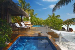 Baros Maldives - La terrasse d'une Baros Premium Pool Villa