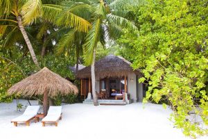 Baros Maldives - La plage et une Deluxe Villa