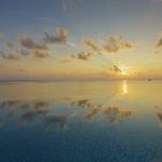 Baros Maldives - La piscine au coucher de soleil