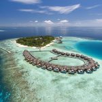 Baros Maldives - Une vue aérienne des villas sur pilotis
