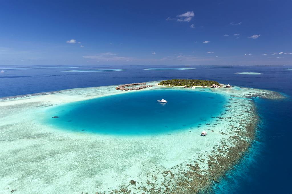 Baros Maldives - Une vue aérienne du lagon et de l'île