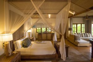 Denis Island Private Seychelles - La chambre et le salon de la Beach Villa