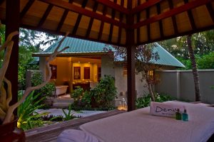 Denis Island Private Seychelles - Une pagode de massage et salle de bains d'une Beachfront Cottage Spa