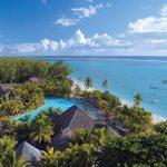 Dinarobin Beachcomber Golf Resort & Spa - La piscine principale et le lagon