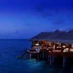 Huvafen Fushi - Une vue d'un Ocean Pool Pavilion au crépuscule