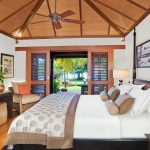 LUX Le Morne - La chambre et la terrasse d'une Ocean Junior Suite